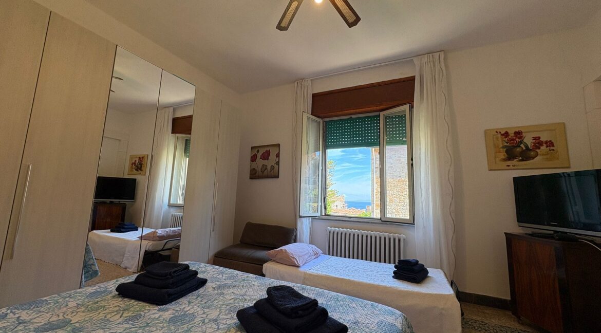 7d490328-6d20-4a4d-990a-1e745e5331c3