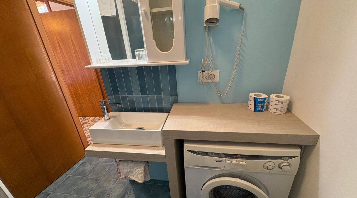 5fad0b82-c378-474f-927c-8ae9af6e80a8