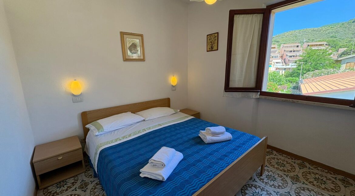 ea10fc0c-e4ec-4d27-b35a-d3e528e79dce