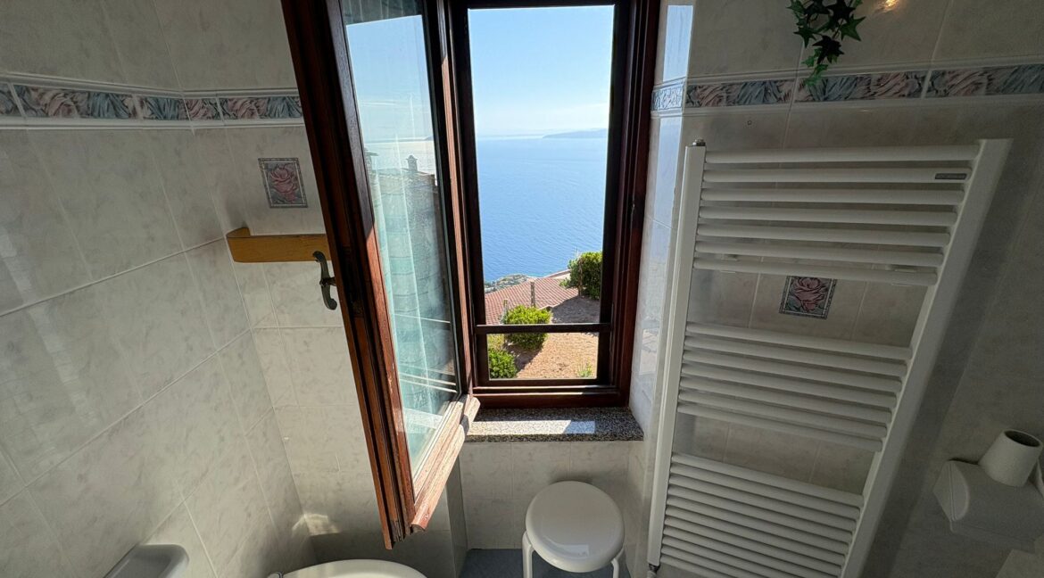 aac4bf03-4d2c-4224-a3bb-ac9560a0e509