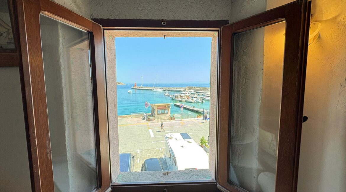 c6b1abcc-fdeb-4fb5-a419-b92513d2bf7d