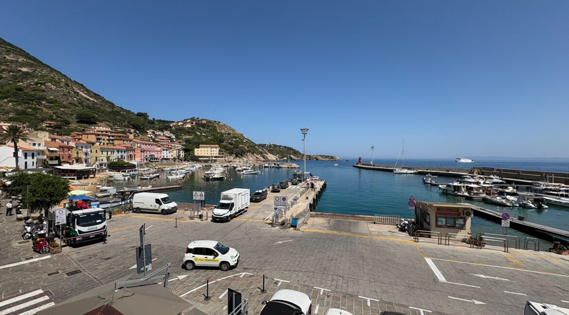 c942daa6-a20d-47b2-aaf5-6d71ddafcac3