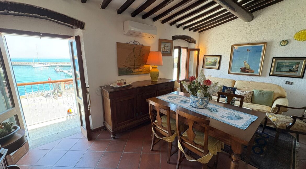 f0763657-6bd5-4c9e-a009-4b7caa194374