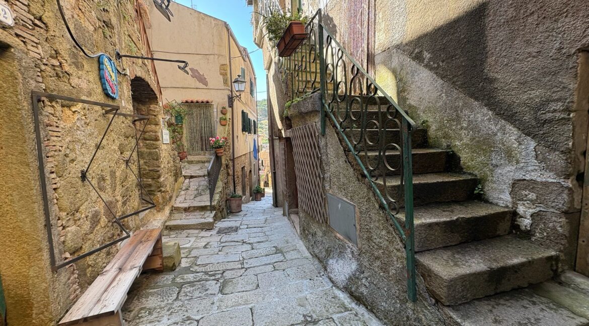 Panoramica ingresso vicolo